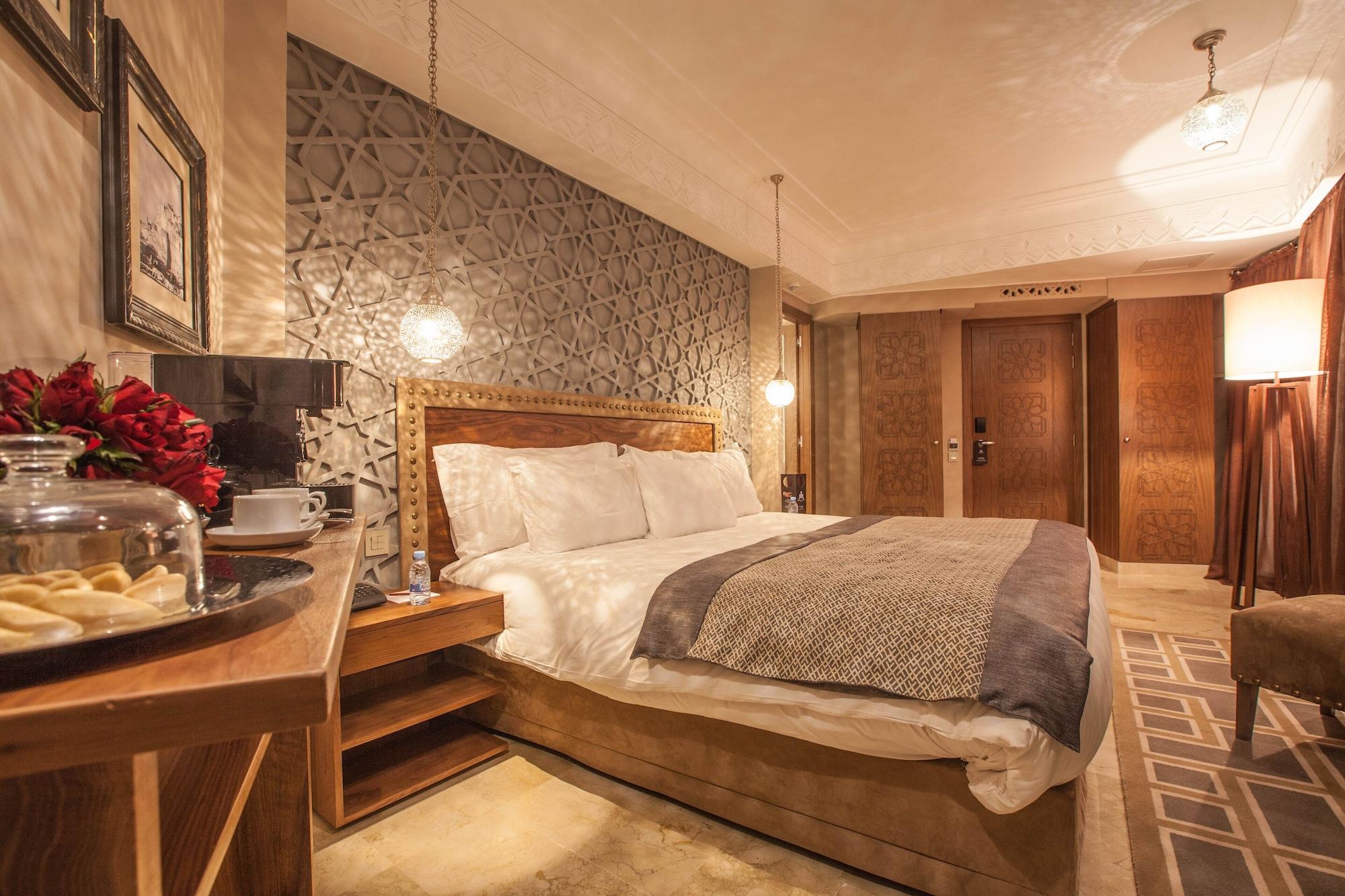 Hivernage Hotel & Spa Marrakesh Bagian luar foto A bedroom at the hotel