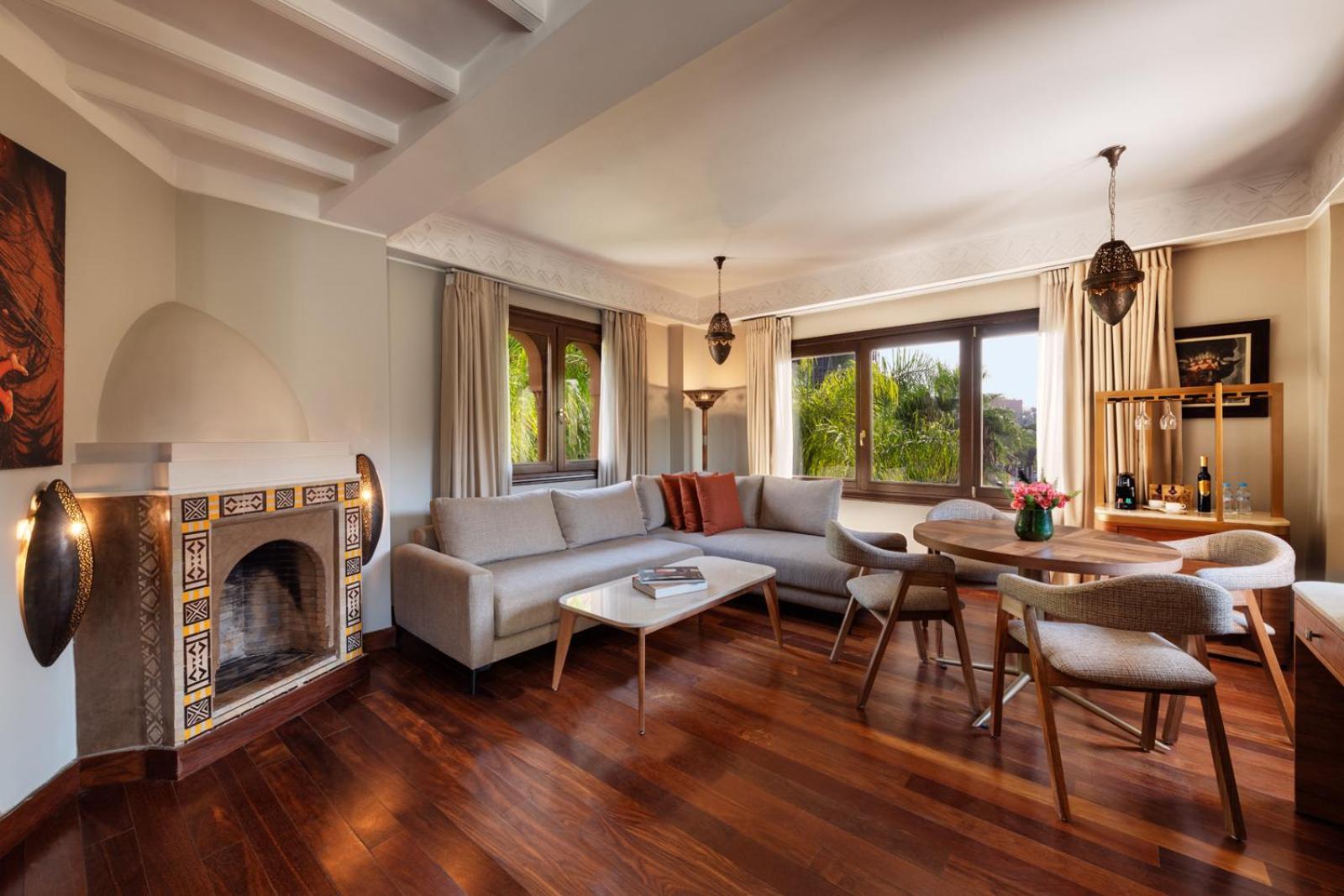 Hivernage Hotel & Spa Marrakesh Bagian luar foto A living room in a hotel